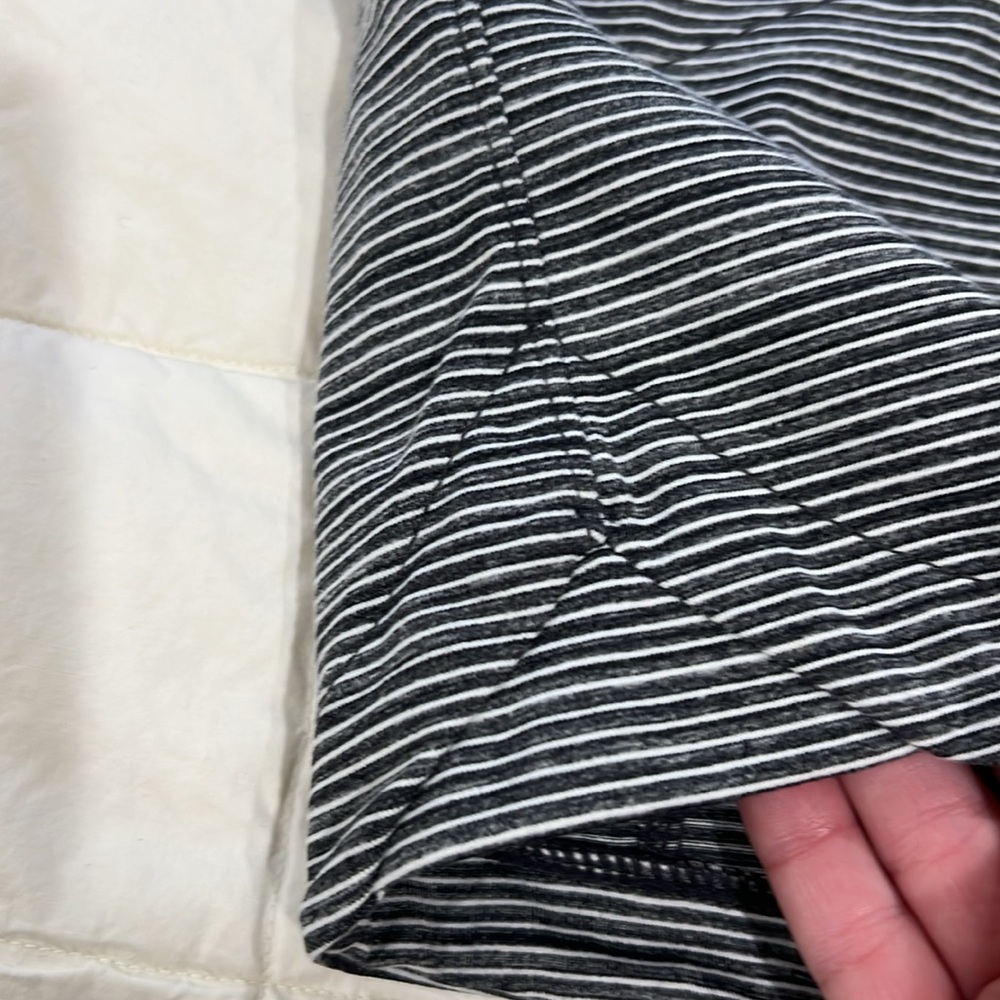 Athleta grey/whiter striped skort.  EUC - size -XS- - Picture 3 of 5